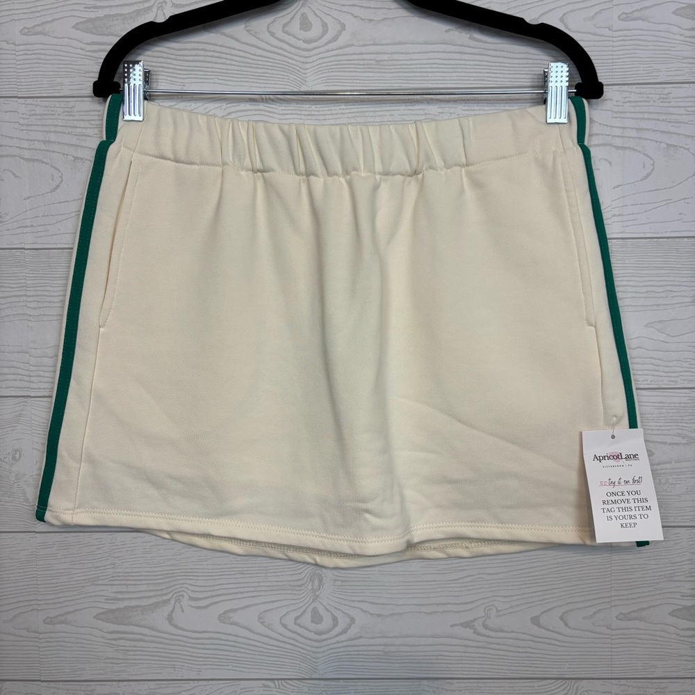 Le Lis Collection Sporty Skort Size Large NWT Green Stripe
